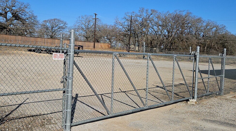 More Photos Of 1828 Ranger Hwy, Weatherford Showroom For Lease