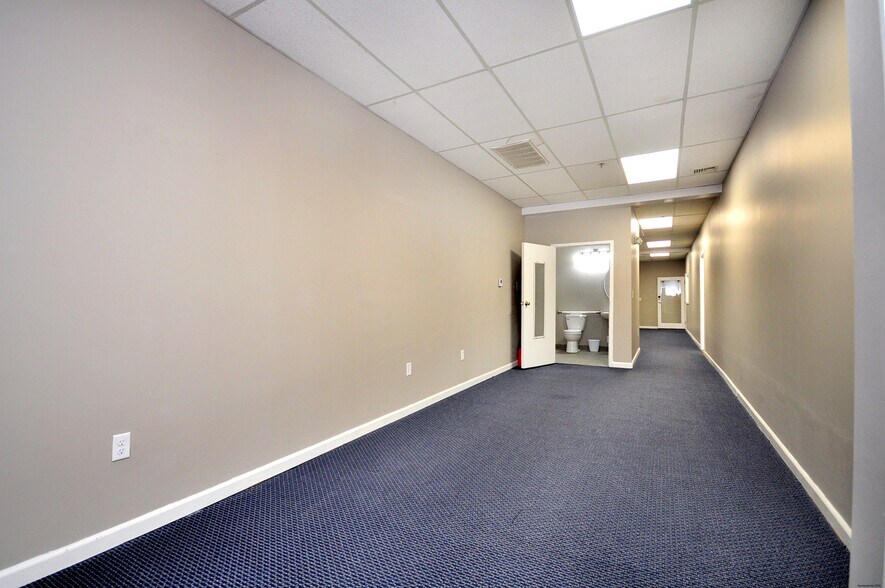 More Photos Of 75 Berlin Rd, Cromwell Medical For Lease