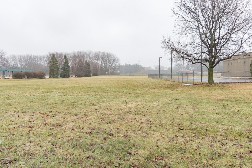 More Photos Of 825 Riverview Dr, Benton Harbor Light Distribution For Sale