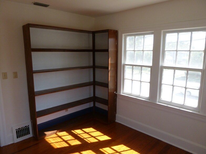More Photos Of 429 N Ridgewood Ave, Daytona Beach Office For Sale