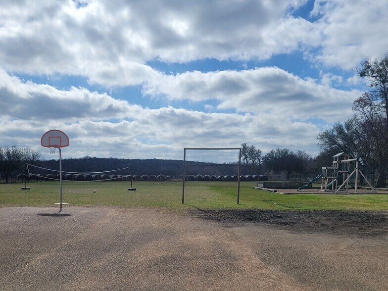 More Photos Of 1861 Church Rd, McGregor Specialty For Sale