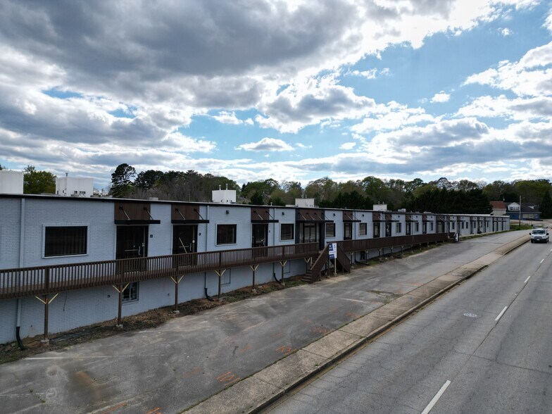 More Photos Of 900 E Main St, Easley Storefront Retail Office For Lease