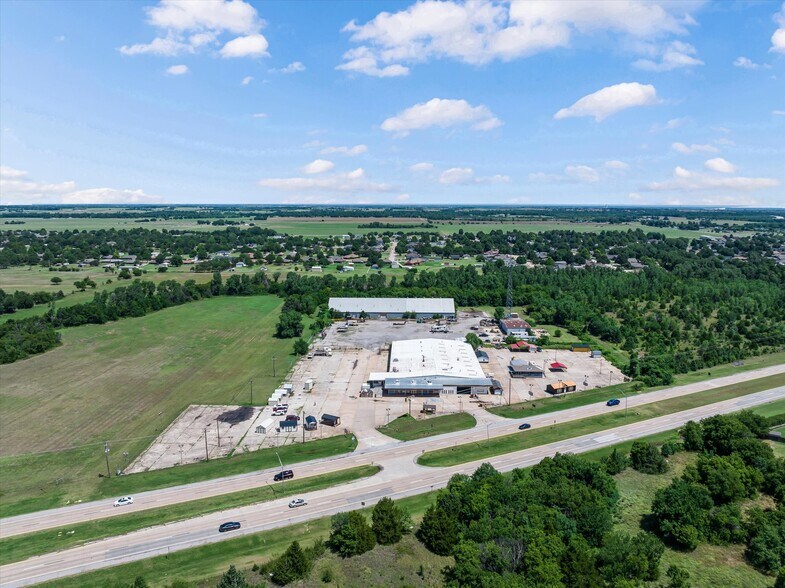 More Photos Of 1515 E Main St, Yukon Industrial For Sale