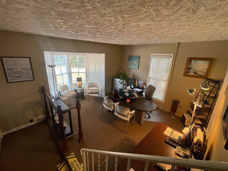 More Photos Of 620 W Commerce Rd, Commerce Township Medical For Sale
