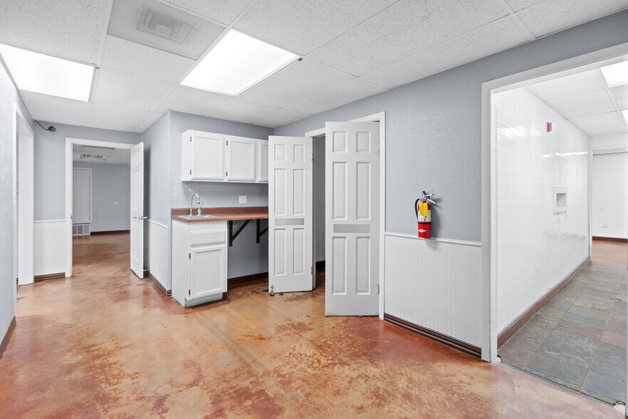 More Photos Of 5620 Rowlett Rd, Rowlett General Retail For Sale