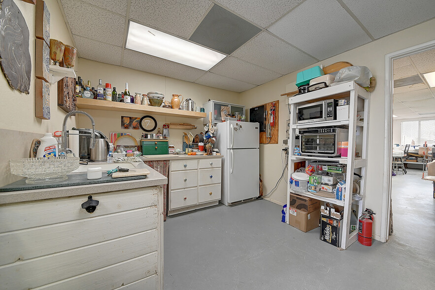 More Photos Of 2715 E 56th St, Long Beach Office For Sale