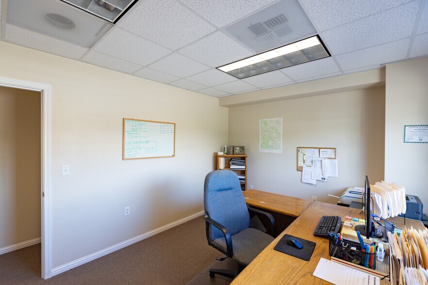 More Photos Of 200 N Wasco Ct, Hood River Warehouse For Sale