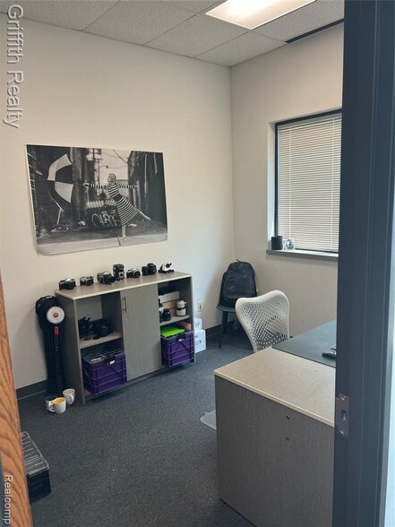 More Photos Of 5840-5936 Sterling Dr, Howell Flex For Lease