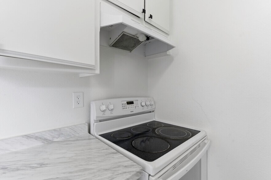 More Photos Of 330 Roberts Ln, Bakersfield Apartments For Sale