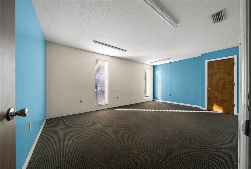 More Photos Of 1118 N Magnolia Ave, Ocala Warehouse For Sale