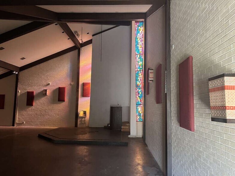 More Photos Of 1120 E Sen Carlos Truan Blvd, Kingsville Restaurant For Sale