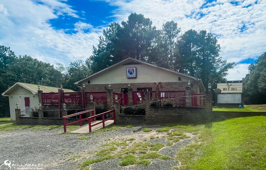 More Photos Of 1182 GA Highway 83 S, Forsyth General Retail For Sale