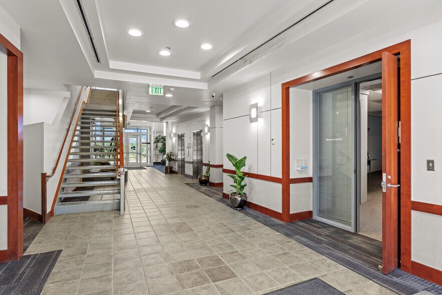 More Photos Of 10822 W Toller Dr, Littleton Office For Lease