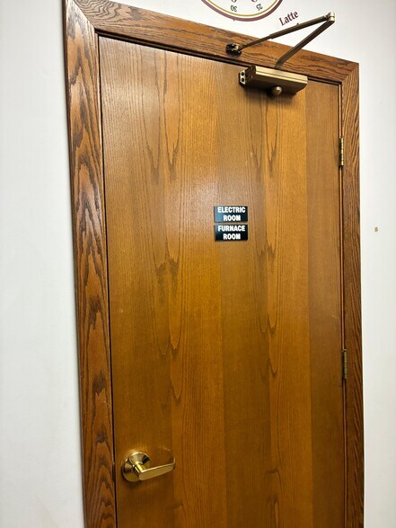 More Photos Of 1 Tiffany Pt, Bloomingdale Medical For Lease