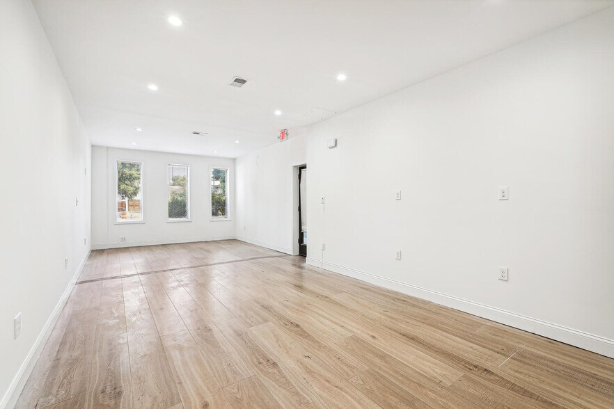 More Photos Of 1802 11th St NW, Washington Office For Lease