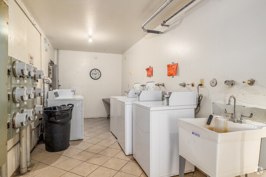 More Photos Of 2425 Wesleyan Ave, Rockford Apartments For Sale