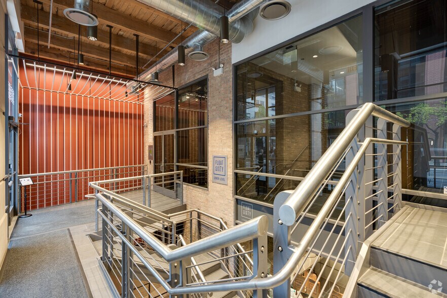 More Photos Of 303 W Erie St, Chicago Office For Lease