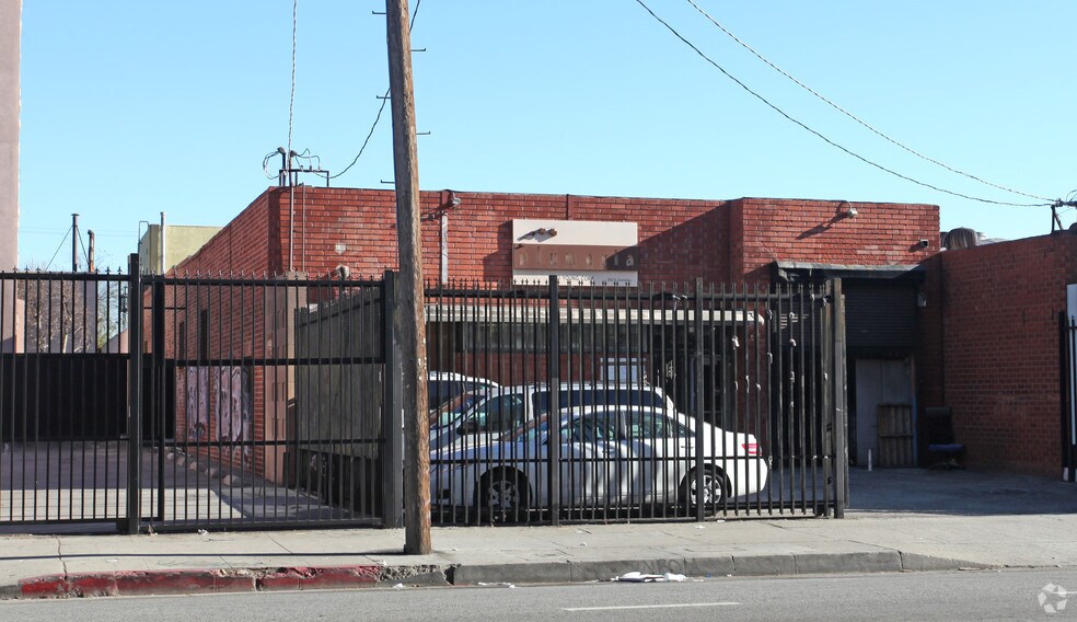 More Photos Of 2622 S Grand Ave, Los Angeles Warehouse For Sale