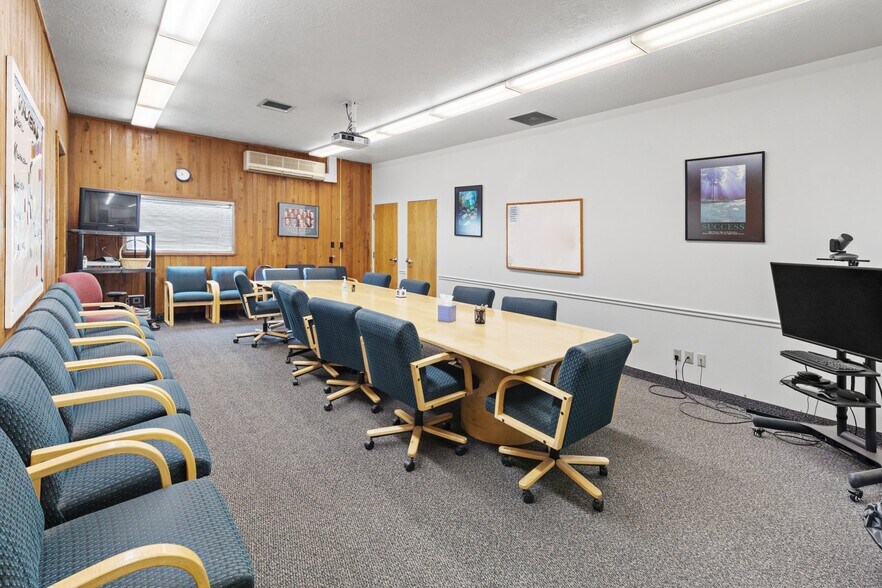 More Photos Of 255 S Main St, Richfield Office For Sale