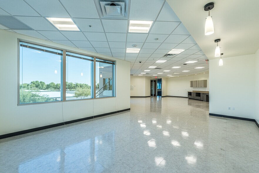 More Photos Of 8990 W Glendale Ave, Glendale Office For Sale