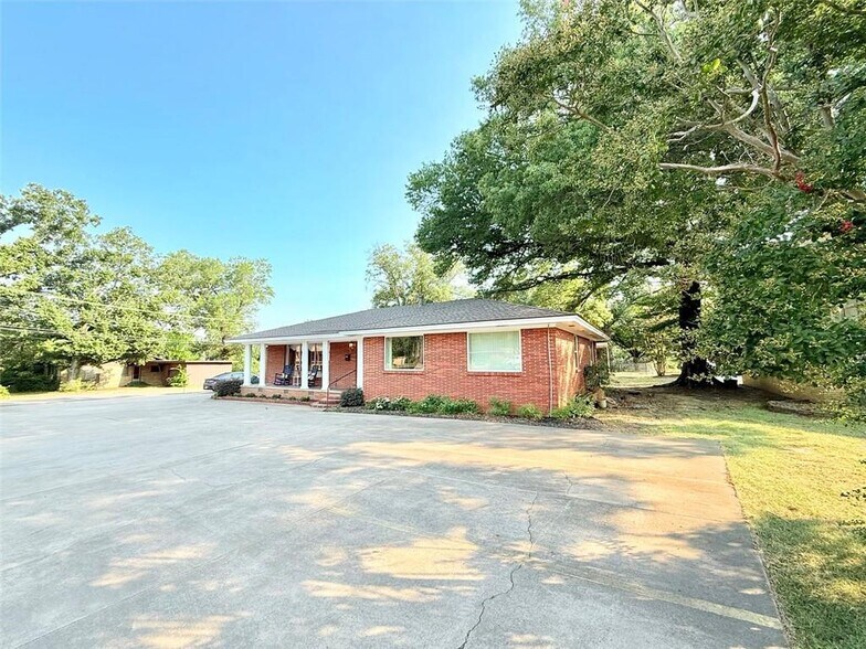 More Photos Of 2802 W Main St, Russellville Office For Sale