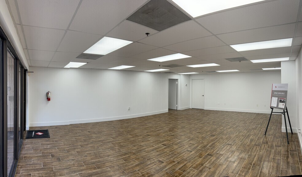 More Photos Of 7801-7889 NW 15th St, Doral Warehouse For Lease