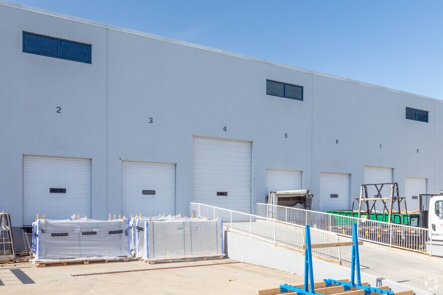 More Photos Of 22725 Dulles Summit Ct, Sterling Warehouse For Lease