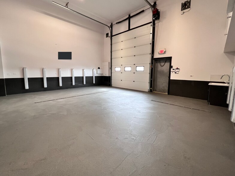 More Photos Of 130 Canal Gdns, Strathmore Warehouse For Sale