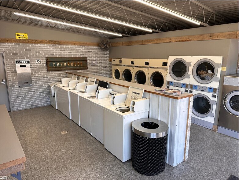 More Photos Of 105 Main St, Louisville Storefront For Sale