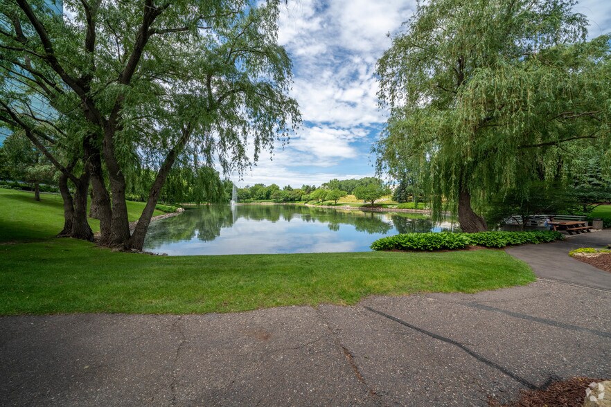 More Photos Of 605 US-169, Plymouth Medical For Lease