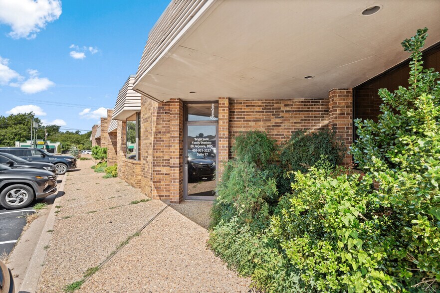 More Photos Of 1212 S Air Depot Blvd, Oklahoma City Office For Sale