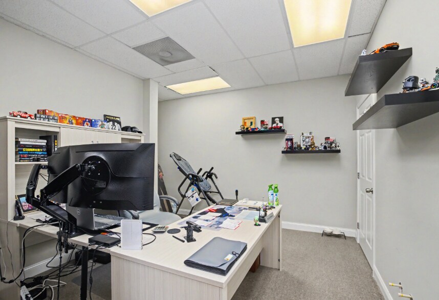 More Photos Of 139A W Ellis Rd, Griffin Loft Creative Space For Sale
