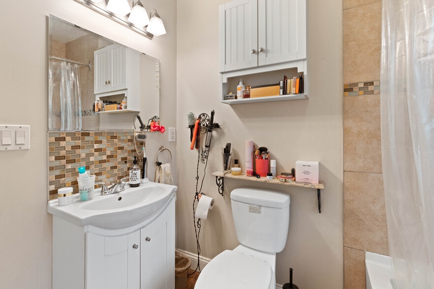 More Photos Of 1785 Channing St, Ferndale Apartments For Sale