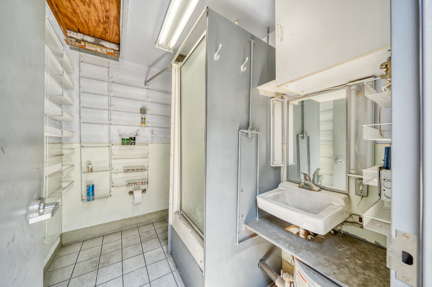 More Photos Of 4320 W Pico Blvd, Los Angeles Auto Repair For Sale