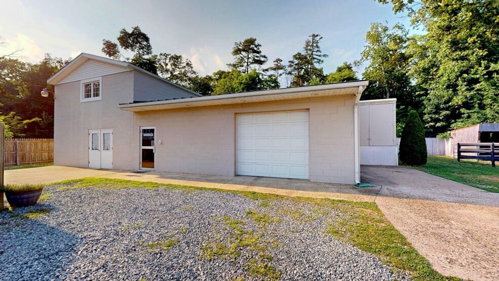 Primary Photo Of 143-147 W Hampton St, Pemberton borough Warehouse For Sale