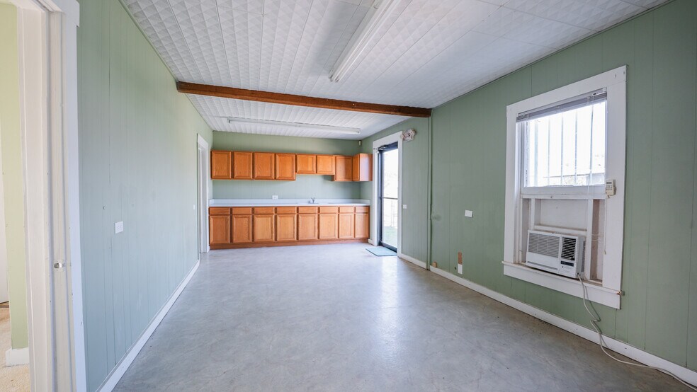 More Photos Of 7050 US Highway 87, San Antonio Freestanding For Sale