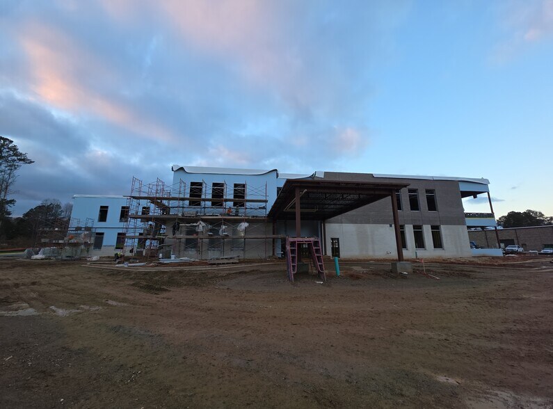 More Photos Of 7355 Main St, Woodstock Medical For Lease