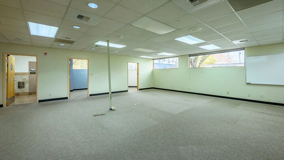 More Photos Of 424 NE Ford St, Mcminnville Office For Sale