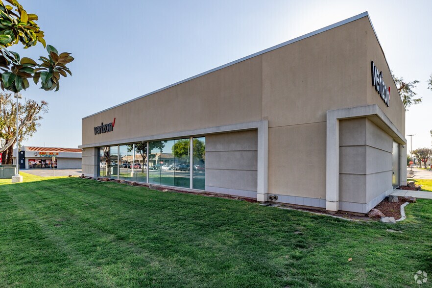 More Photos Of 3301-3491 W Florida Ave, Hemet Unknown For Lease
