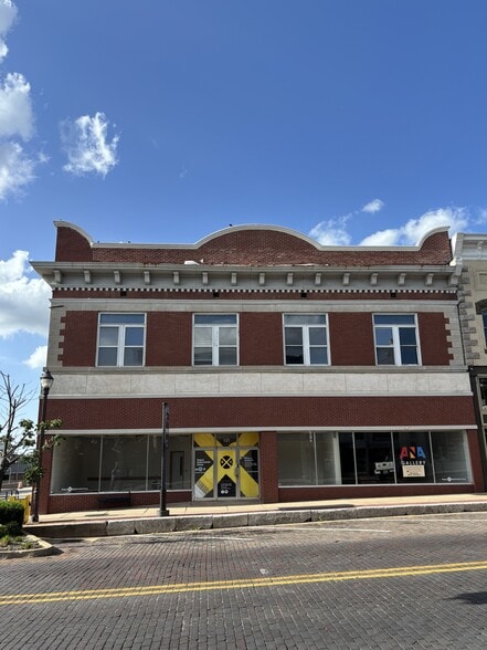 More Photos Of 121 W Walnut St, Rogers Storefront Retail Office For Sale