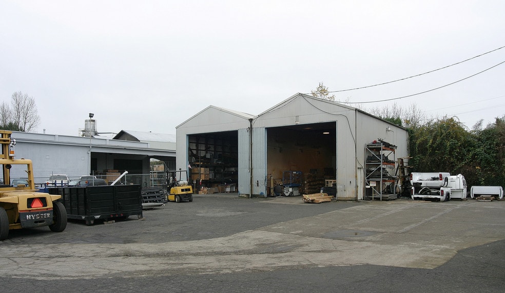 More Photos Of 5440 NE Columbia Blvd, Portland Manufacturing For Sale