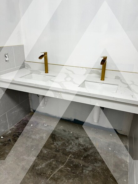 More Photos Of 6402 Harrisburg Blvd, Houston Storefront Retail Office For Lease