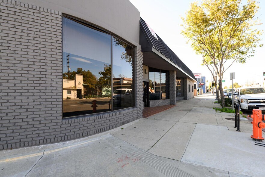 More Photos Of 4000-4004 W Burbank Blvd, Burbank Freestanding For Sale