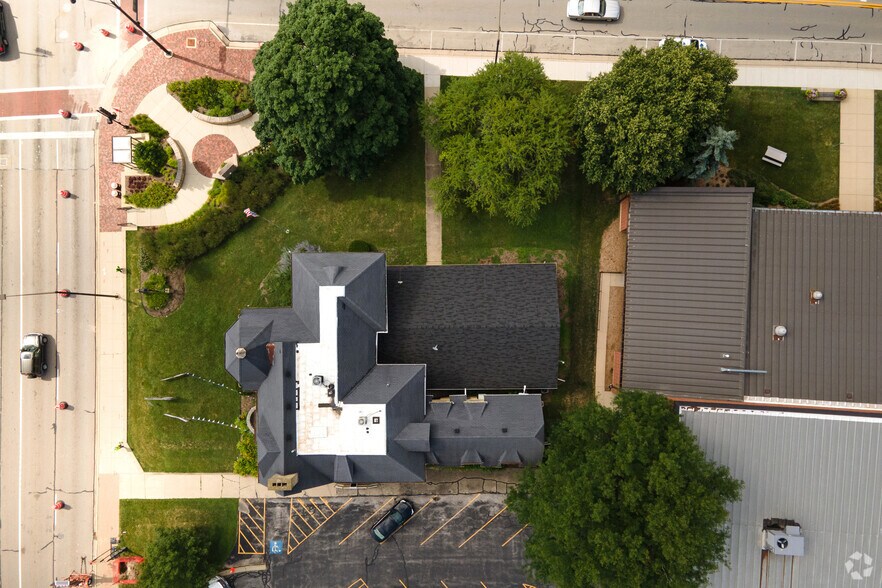 More Photos Of 11 N Batavia Ave, Batavia Office For Sale