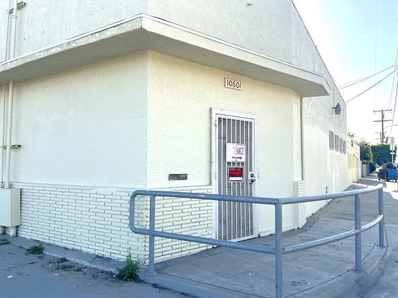 Primary Photo Of 10601 S Prairie Ave, Inglewood Freestanding For Lease