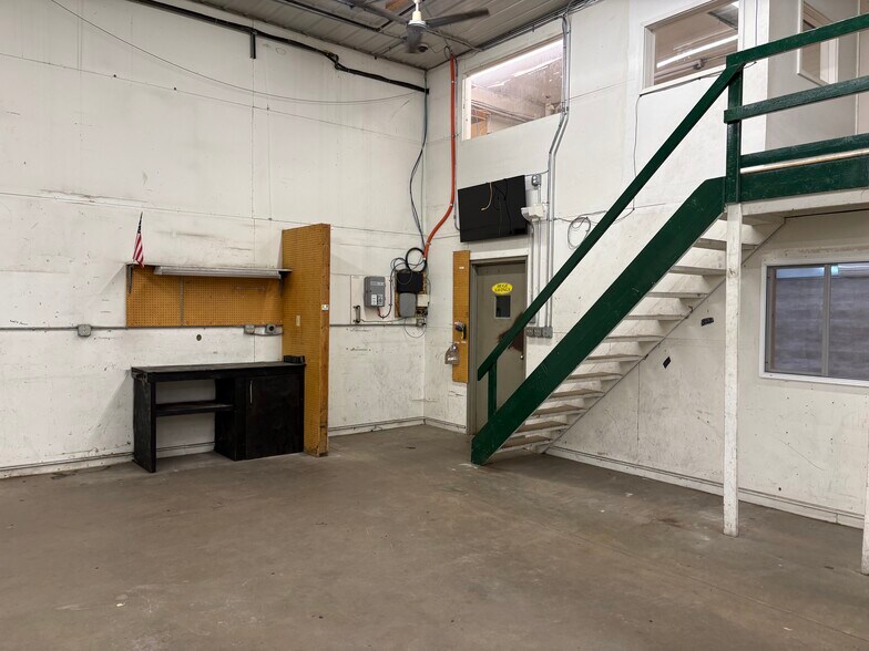 More Photos Of 2905 N Lincoln Rd, Escanaba General Retail For Sale