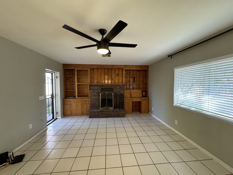 More Photos Of 2423 W Campbell Ave, Phoenix Warehouse For Sale