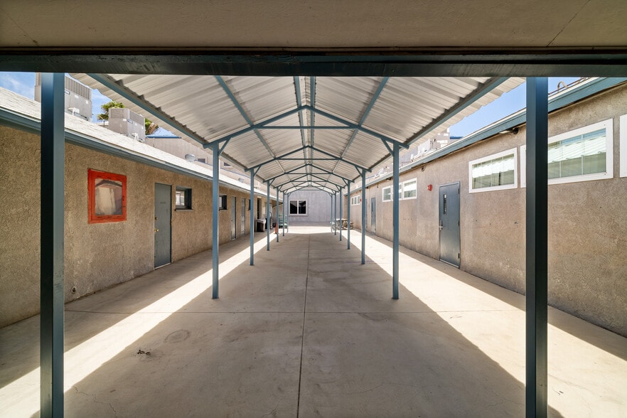 More Photos Of 44339 Beech Ave, Lancaster Schools For Lease