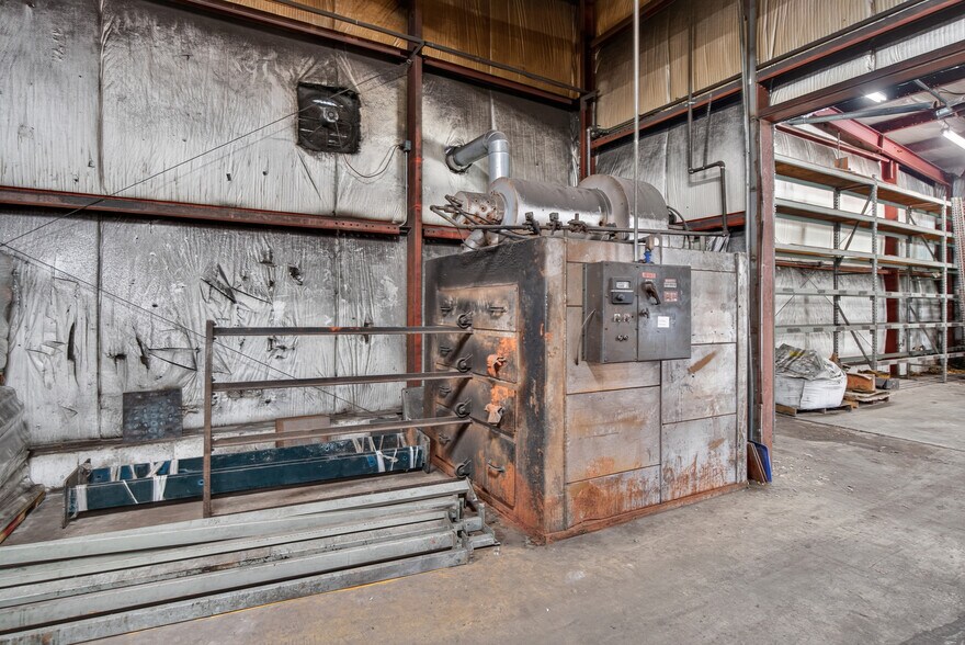 More Photos Of 211 Mill St, Springport Light Distribution For Sale