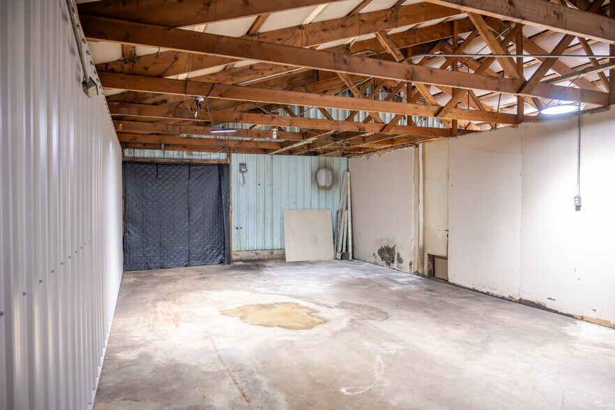 More Photos Of 190 Prospect Ave, Mauston Auto Repair For Sale